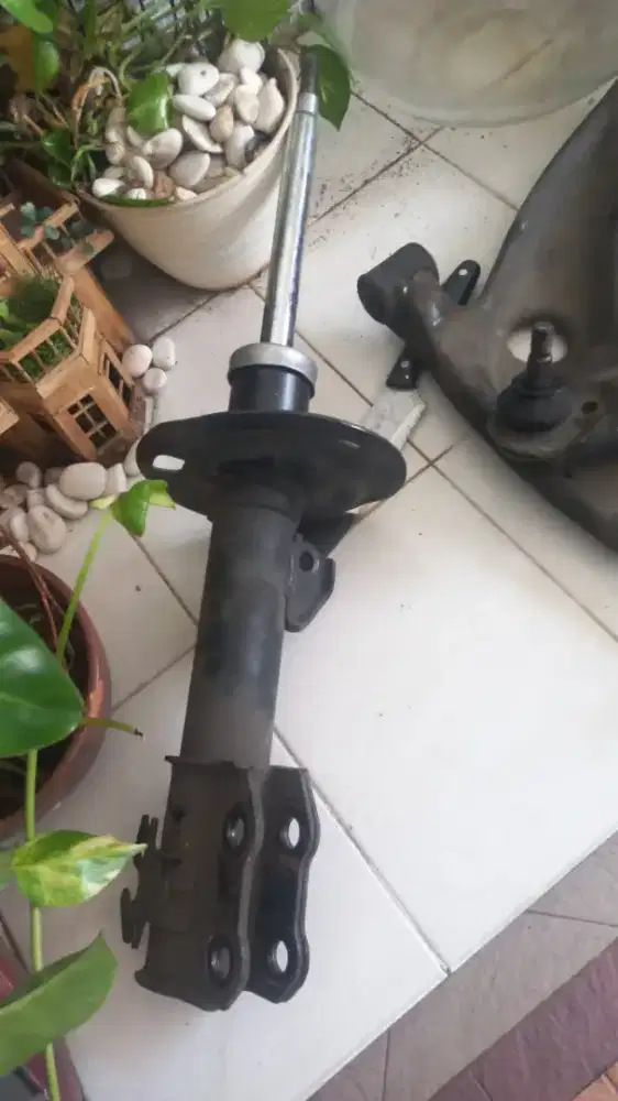 Shockbreaker Depan Yaris Bakpao