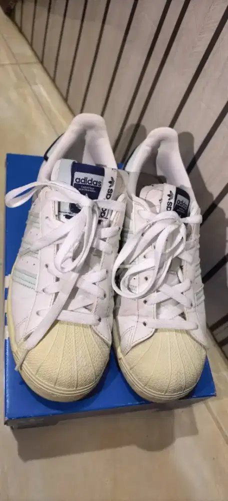 Sepatu Adidas preloved