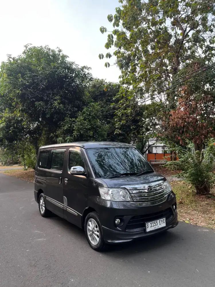 Daihatsu Luxio X manual