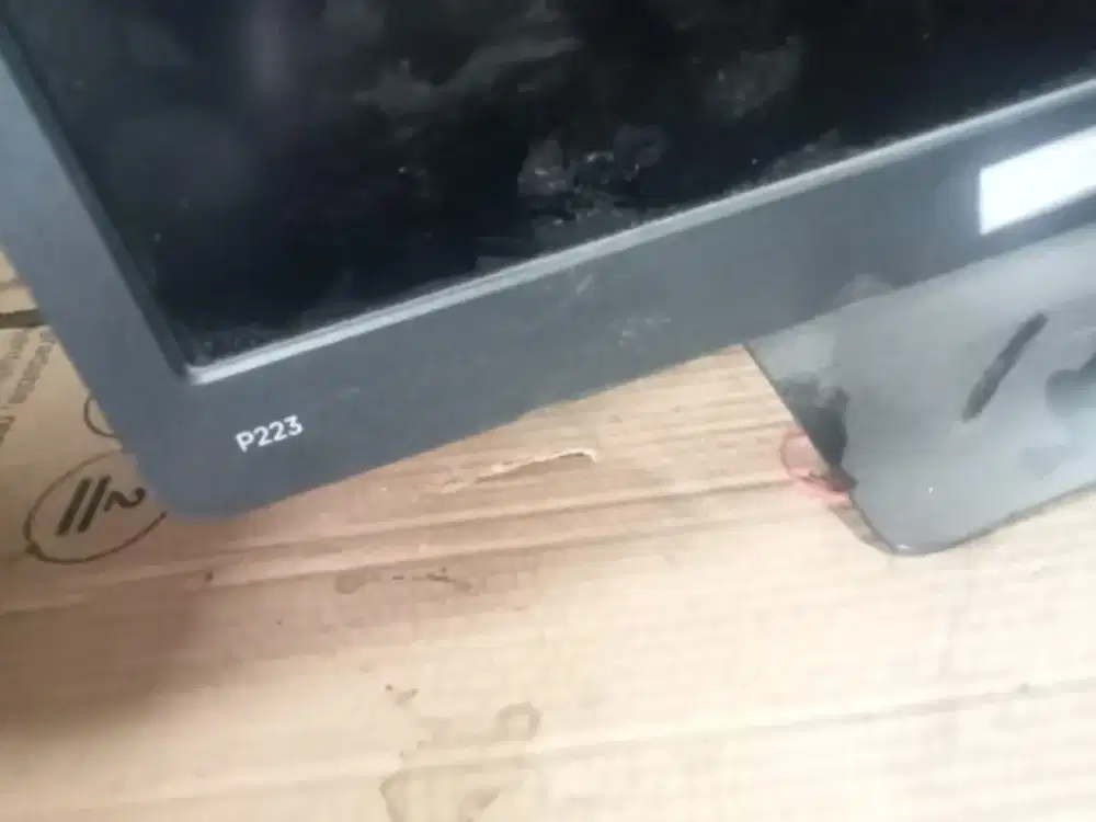 Jual monitor 23in merk hp normal minus kotor aja