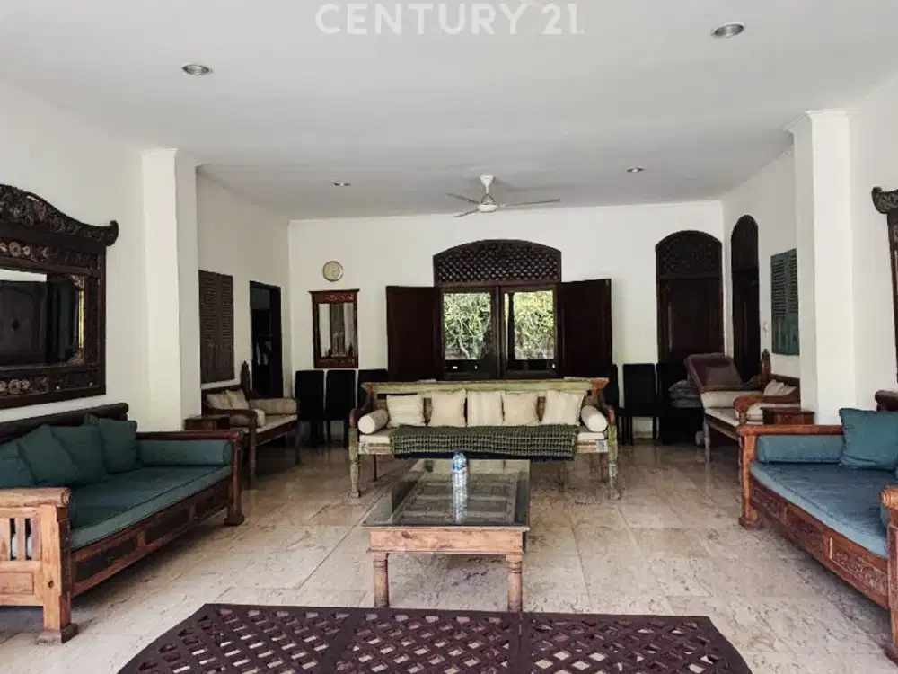 Dijual Rumah Mewah Dengan Nuansa Kayu Di Kemang