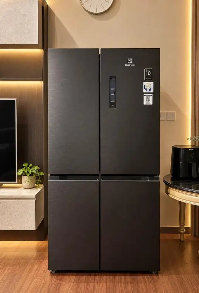 Dijual kulkas Electrolux 4 pintu Masih bagus pemakaian 1 tahun