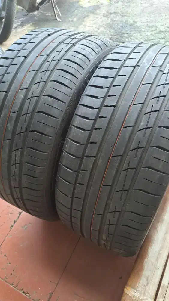 Ban 275 45 r19 accelera iota masih like new 2pcs