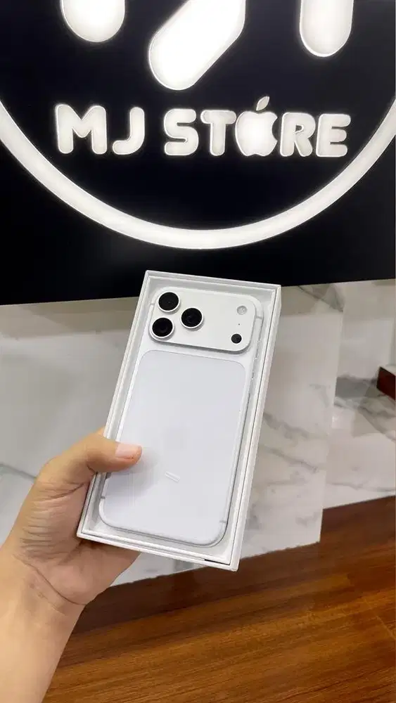 iPhone 17 Promax 256 gb ex iBox bh 100% 23 hari pakai garansi aktif