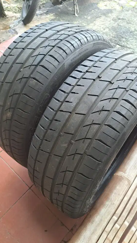 Ban 255 50 r19 accelera iota 2pcs like new