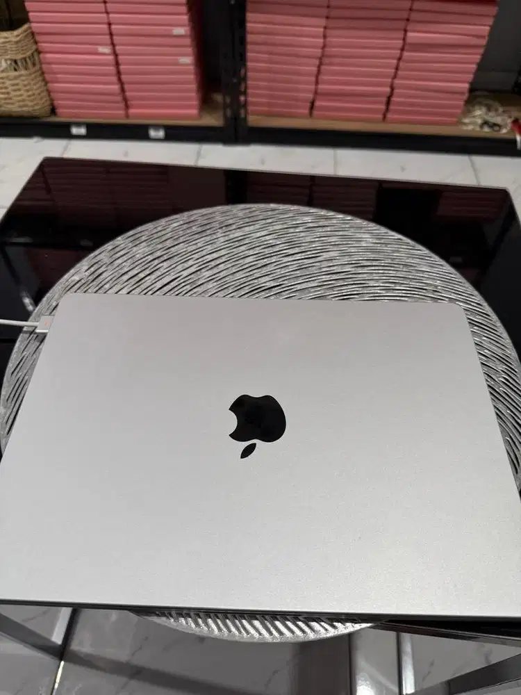 Apple Macbook pro m4 24gb ram, 1TB resmi digimap