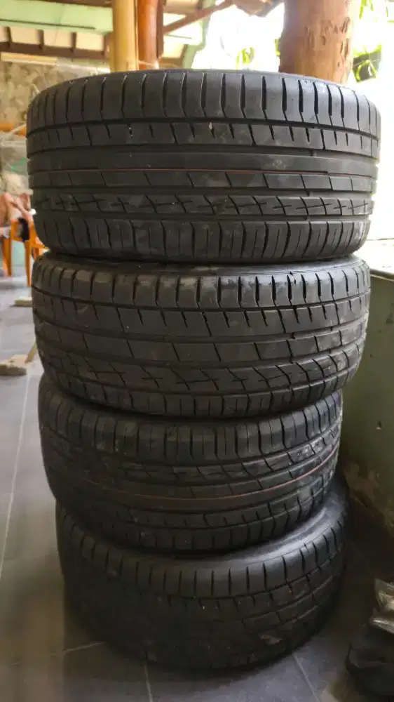 Ban r19 255 50 dan 275 45 19 accelera like new