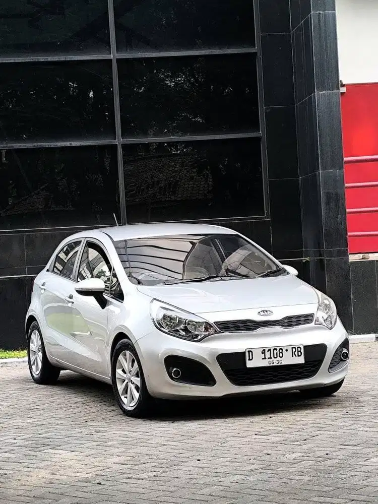 KIA RIO SE  HB 1.4L AT 2012