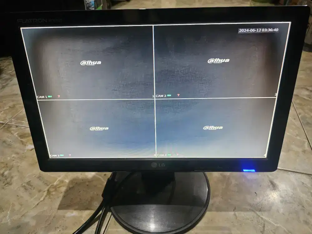 Monitor LG,16 Inch Kondisi Normal kelengkapan kabel power dan vga.