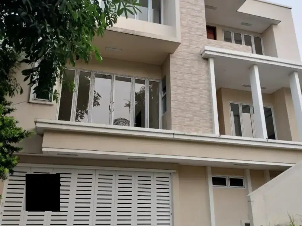 Dijual Rumah 3 Lantai di Emerald Cove Gading Serpong, Tangerang