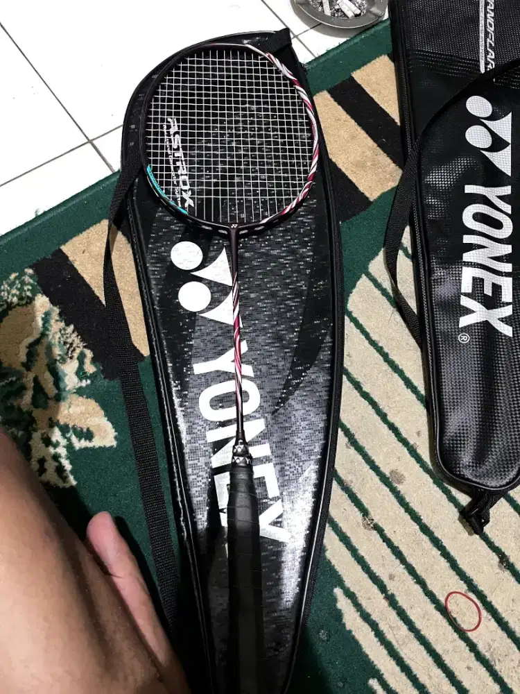 Raket yonex astrox 100zz