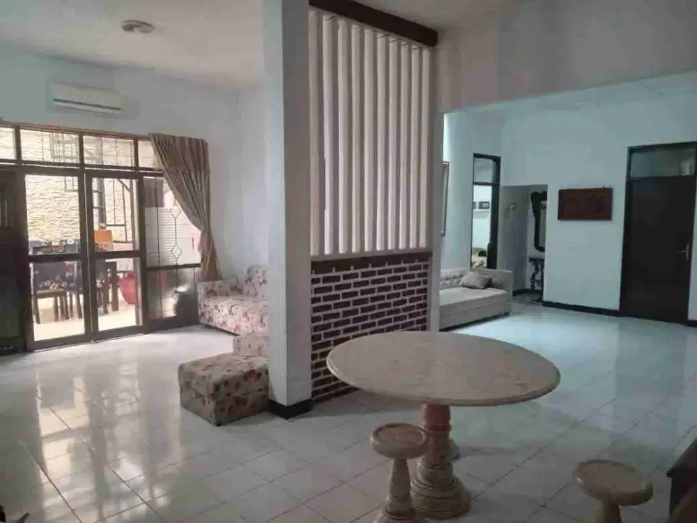 DISEWAKAN RUMAH PUSAT KOTA FURNISH HARGA 95JT/THN NEGO