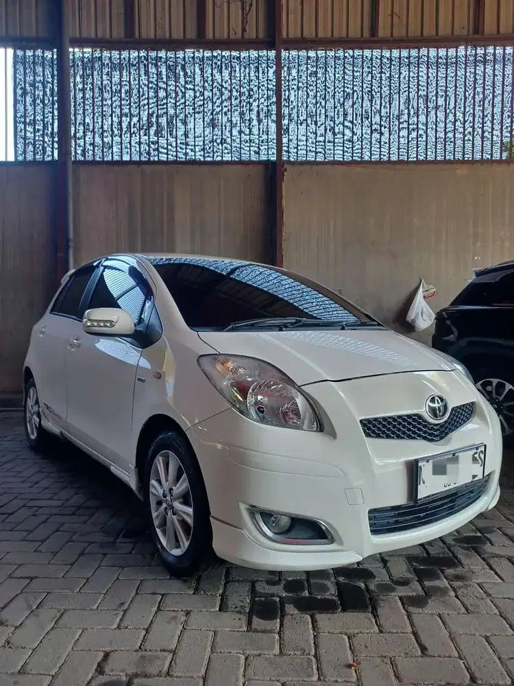 Toyota Yaris 2012 e Bensin milik pribadi siap pakai