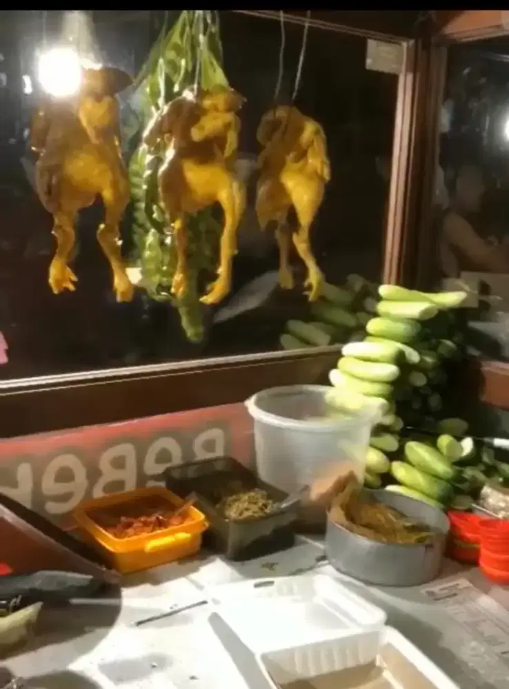loker cowok untuk bagian Helper di pecel lele bongkar pasang.