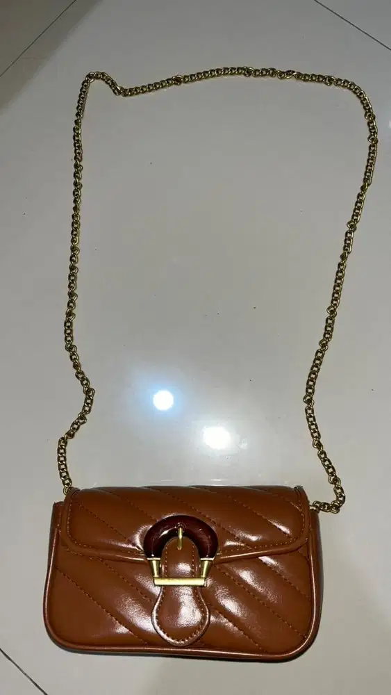 Tas Selempang Kulit Coklat Rantai Gold