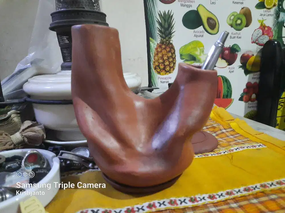 Vas bunga atau tempat pulpen bahan tembikar.antik