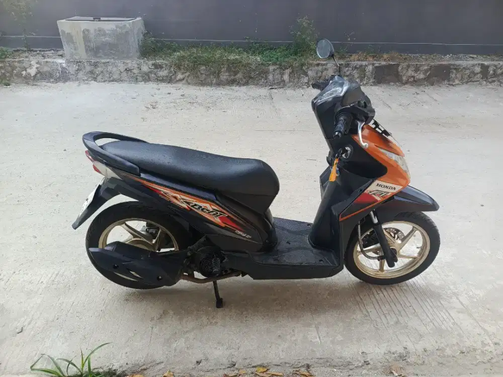 Honda Beat Tahun 2013
Ss lengkap bpkb,stnk,komplit
Pajak telat bulan j