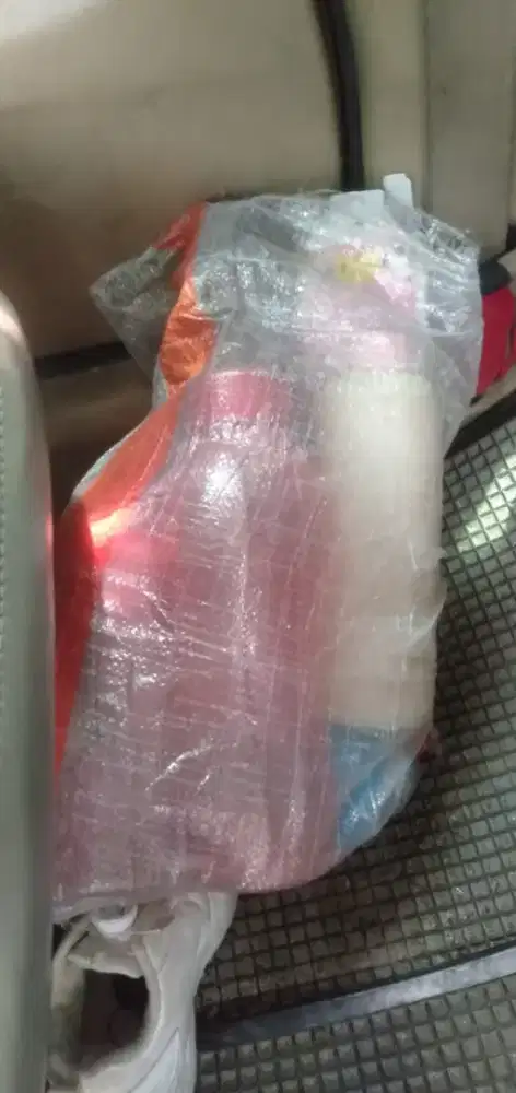 Di jual aja semua macam dan model botol