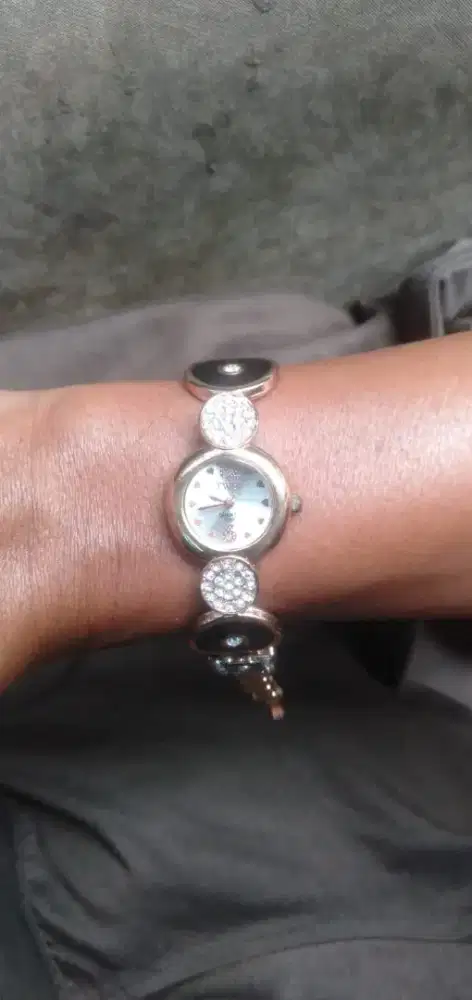Untuk semua tangan cew murah aja jam tangan cew