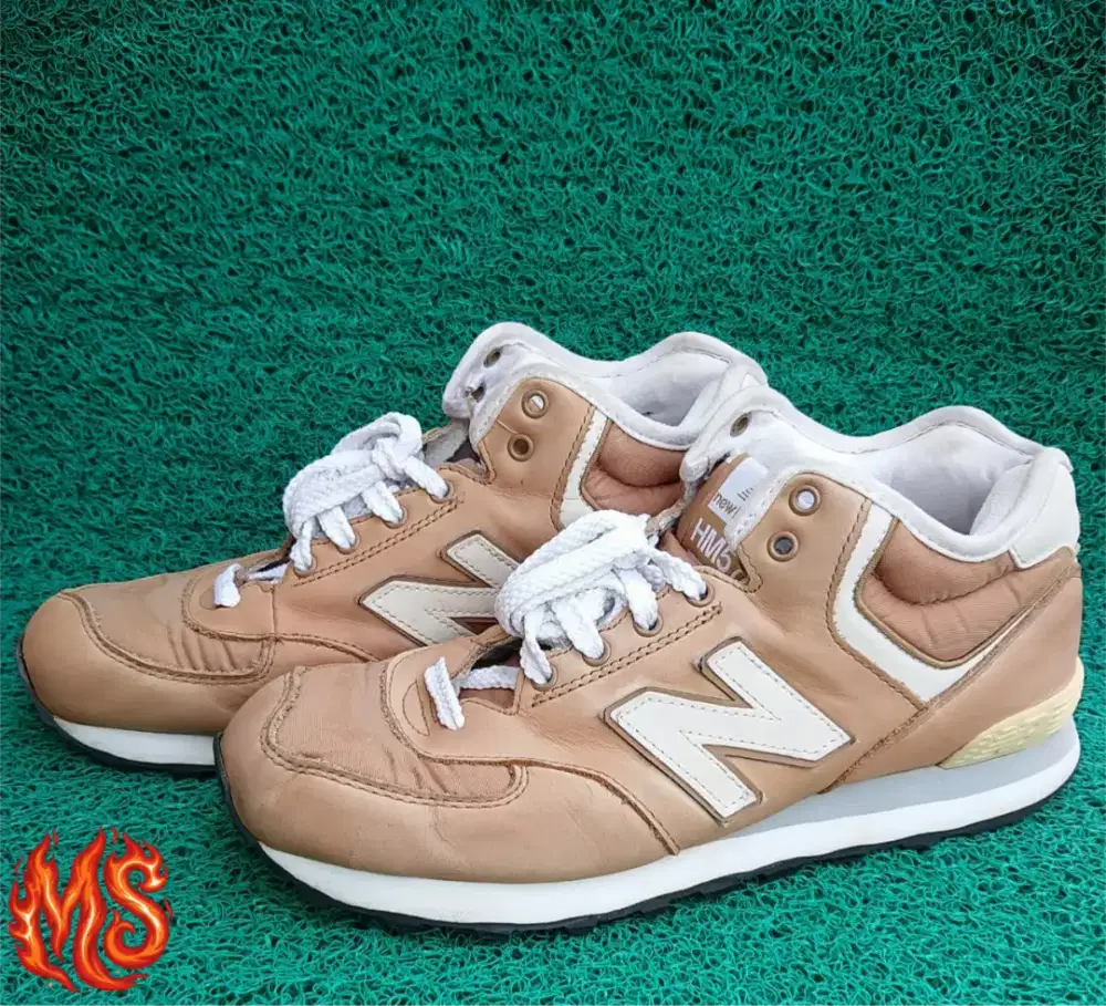 Sepatu NB HM574