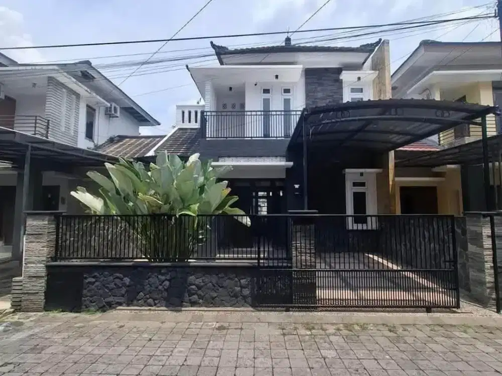 JUAL RUMAH MEWAH  2 LANTAI  3 KAMAR TIDUR DEKAT LUWES GENTAN - PURBAYAN DAN KOTA SOLO