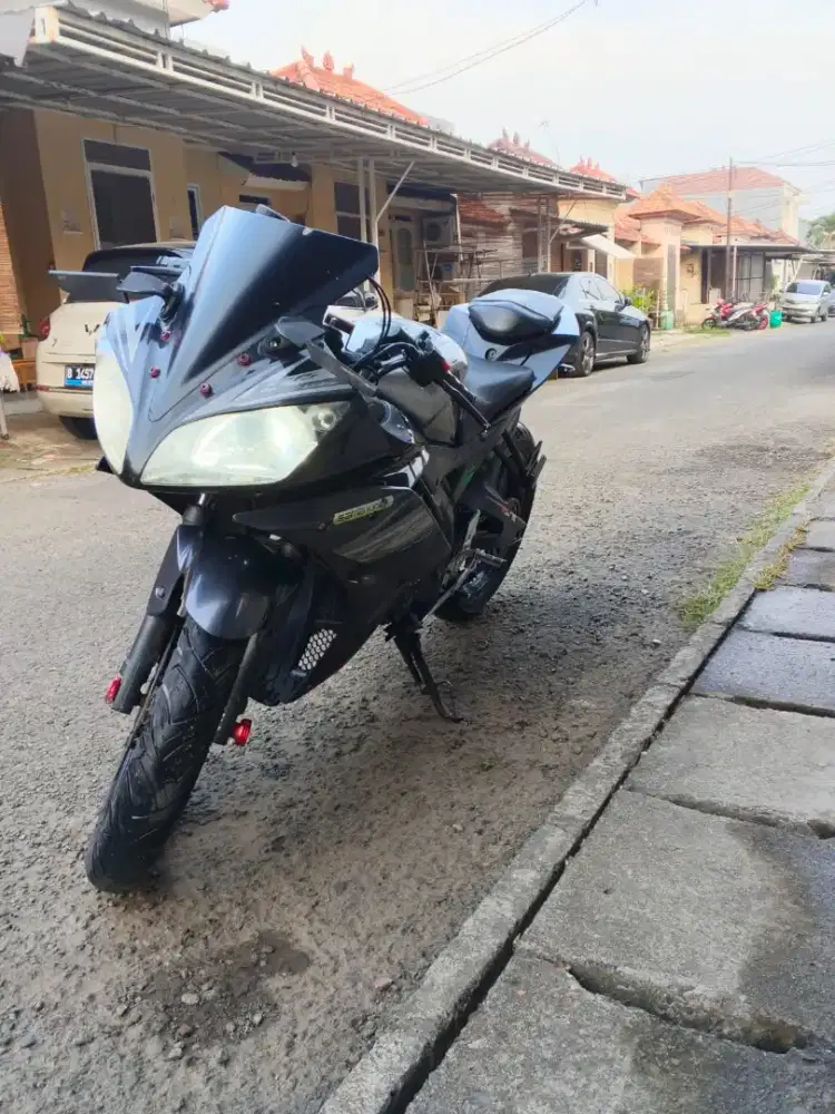 R15 V2 Bagus terawat