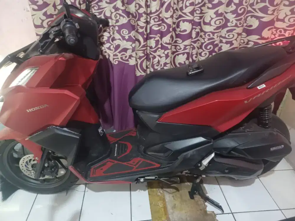 Dijual motor vario 160 warna merah