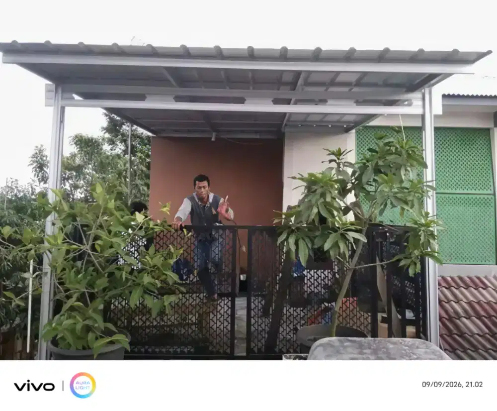 Kanopi baja ringan dan garasi