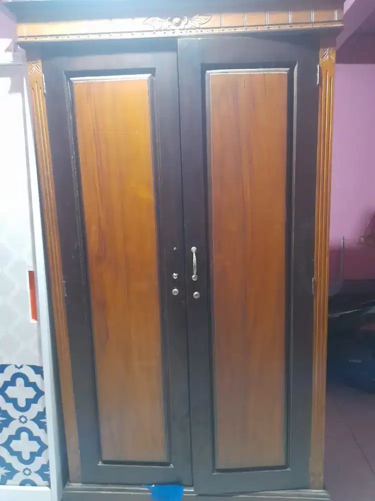 Lemari kayu jati bekas