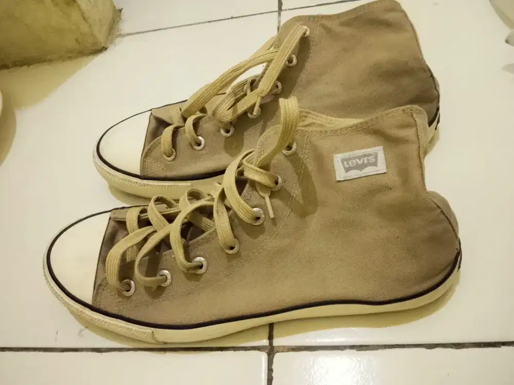 Jual sepatu Converse Levis