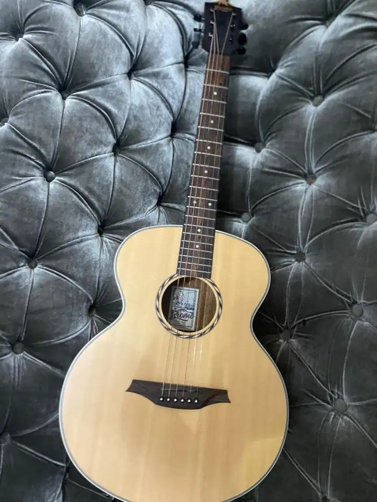 gitar akustik bromo