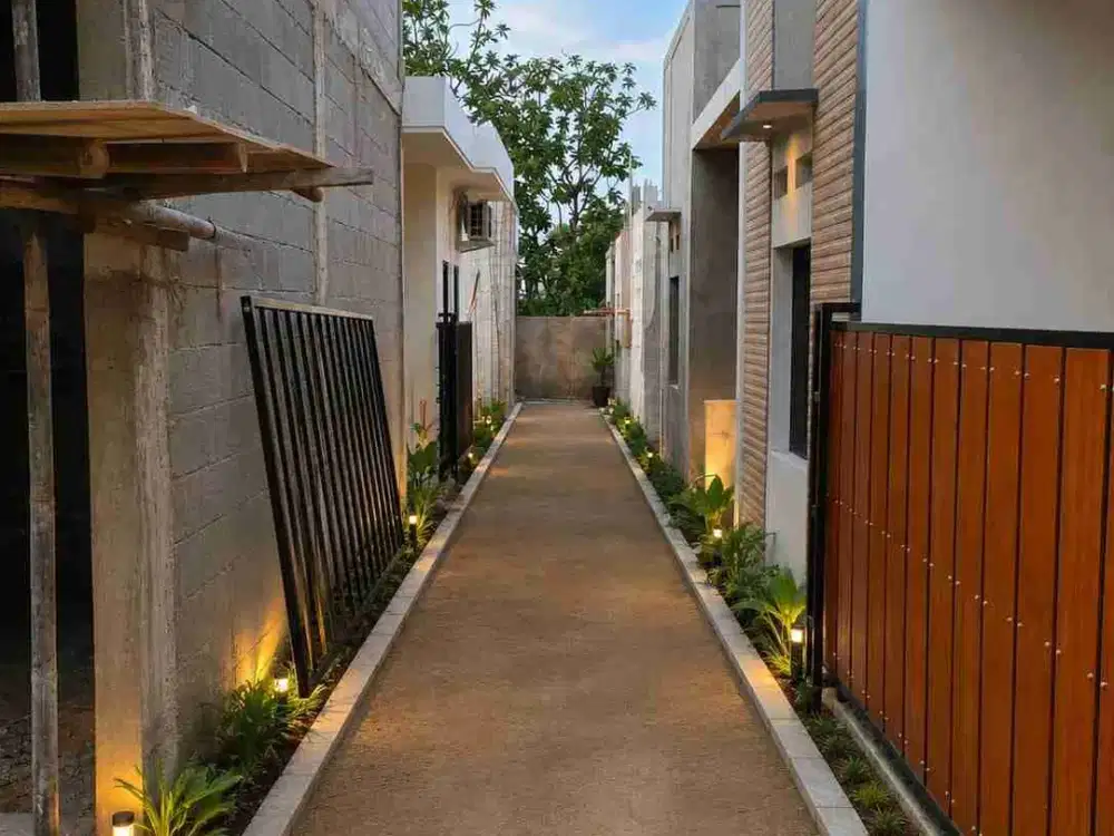 Di jual rumah baru Redy tinggal isi aja Lokasi jln sukarela peninggilan Ciledug
