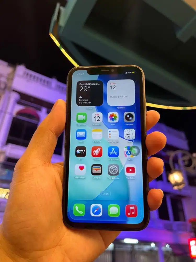 Dijual iPhone 11 64gb sinyal all operator