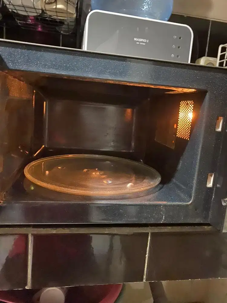 Microwave oven SAMSUNG ME83M kondisi baik