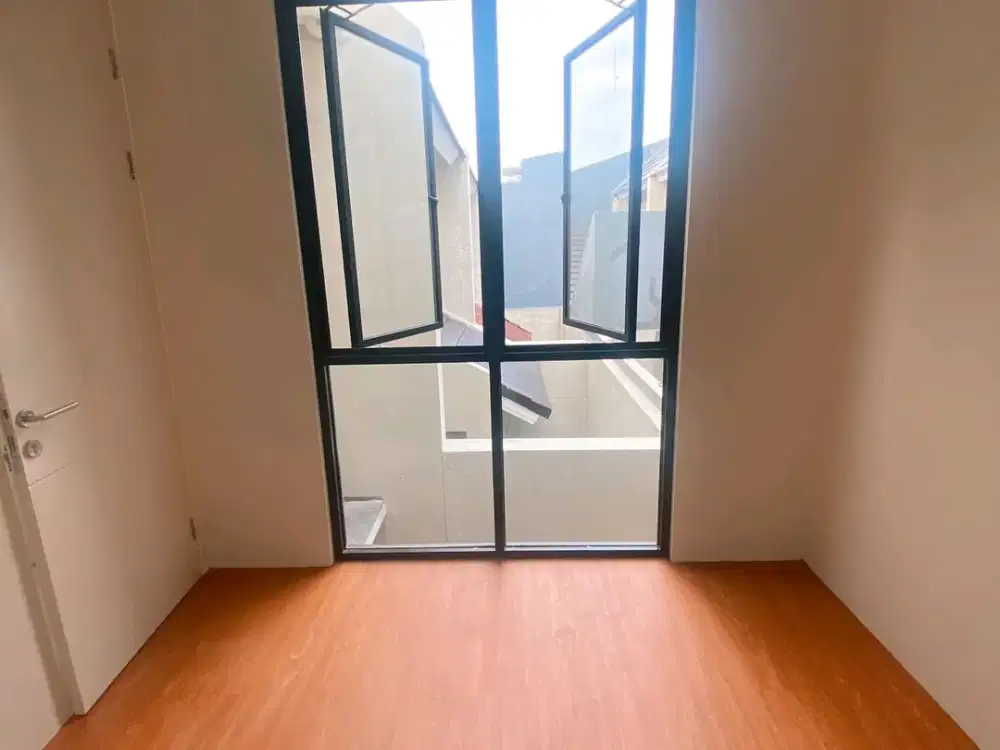 Dijual Rumah Northwest Lake 2LT 2KT LT50m Dekat Universitas Ciputra Citraland Utara Surabaya Barat