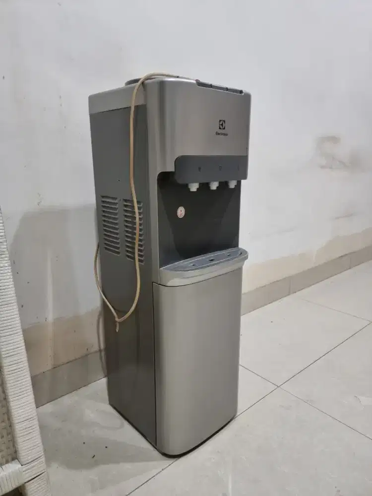 Dispenser electrolux