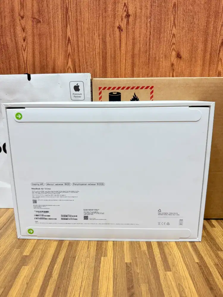 Macbook Air M5 16/512GB Midnight BNIB Garansi Resmi iBox 1 Th