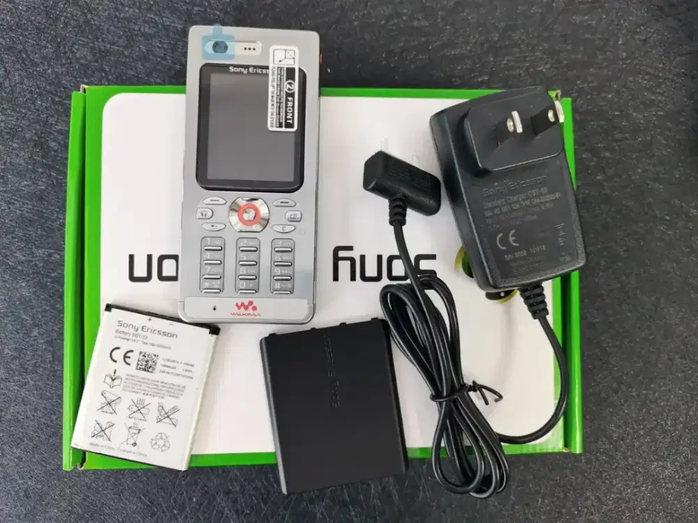 Sony Ericsson w880 w880i Mobile Phone 3G Bluetooth MP3