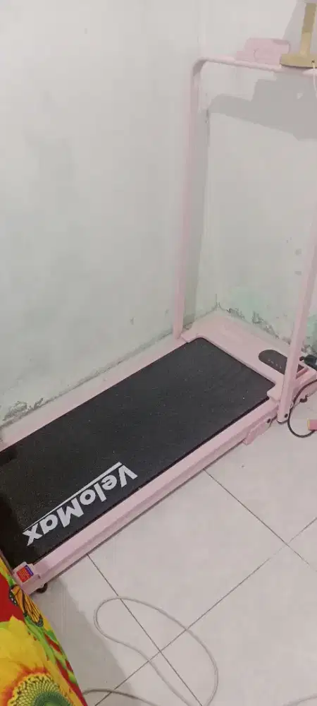 Di jual treadmill satu set sama alat olahraga lain nya