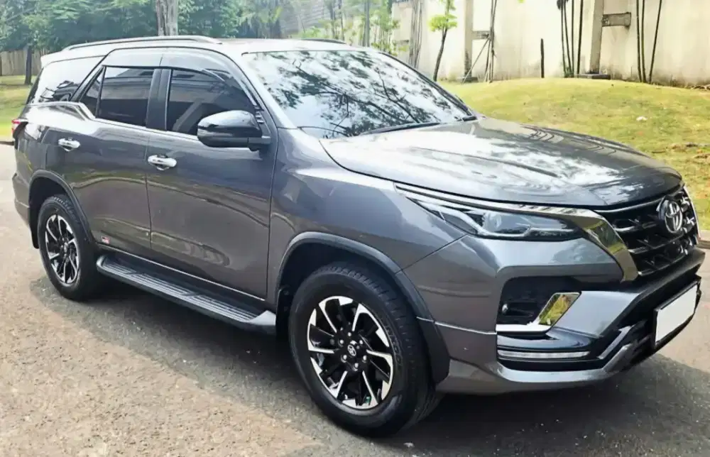 Jual Toyota Fortuner 2022 GR Sport 2.4 Diesel Grey Abu Abu