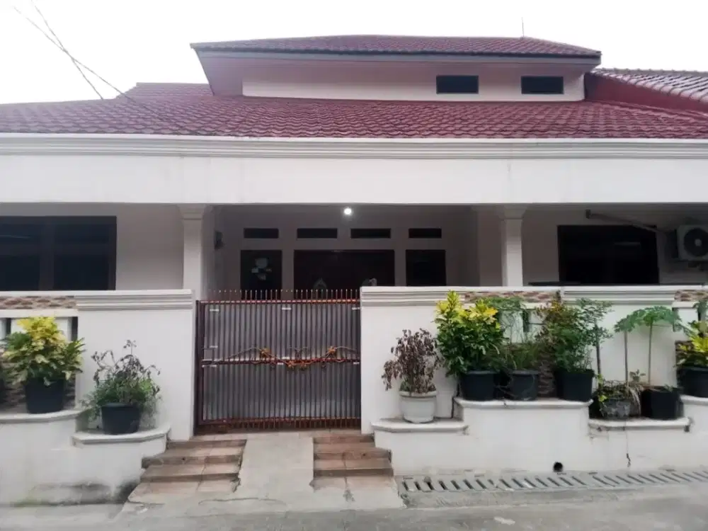 Rumah 2 Lantai Posisi Hook Dekat Sekolah, Tol, KRL, Mall di Perumahan Bintara Jaya 2 Bekasi - SHM