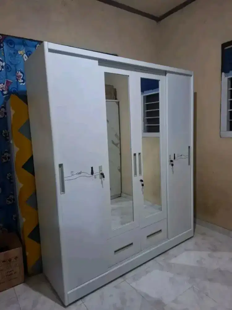 Lemari pakaian bahan plat besi pintu4