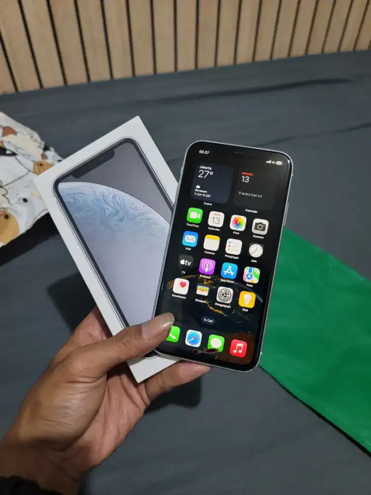 IPHONE XR 64GB resmi IBOX dus tipis Lancar cek iklan PAMULANG UNPAM