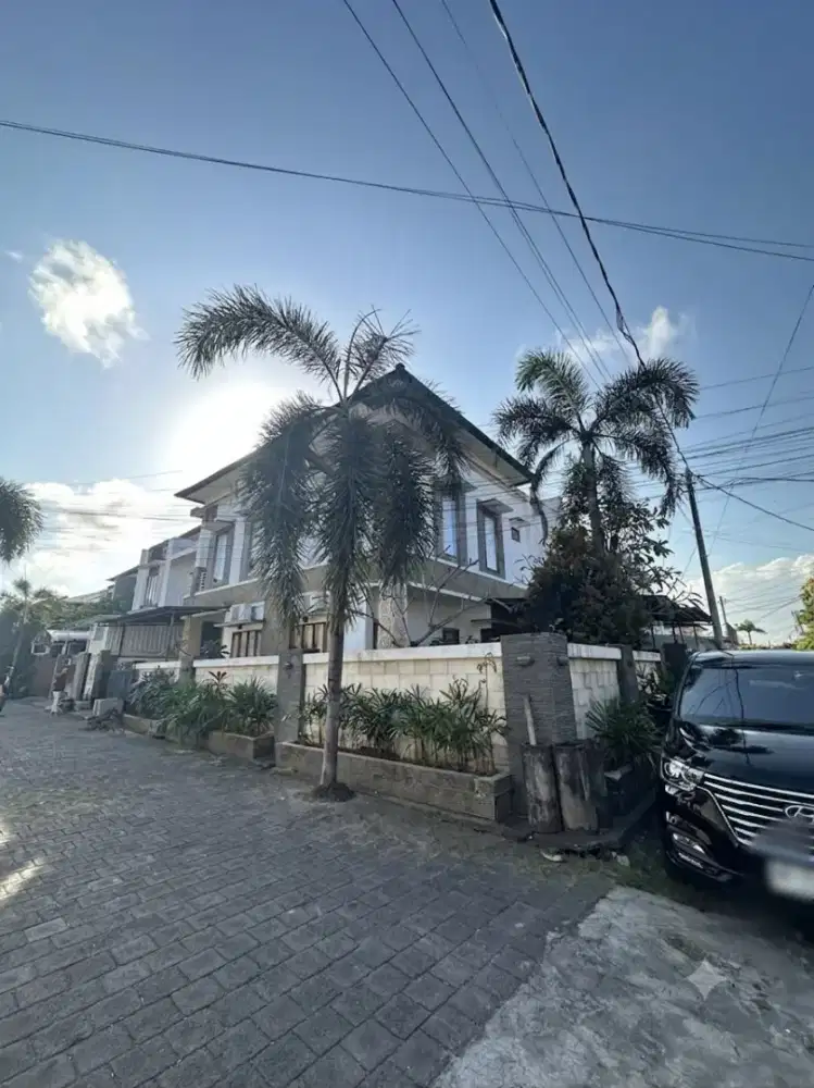 DI JUAL RUMAH MEWAH DI TUKAD BARITO RENON, DENPASAR