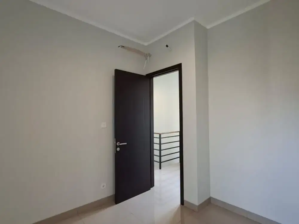Rumah Modern 2 Lantai Dekat Sekolah Fav & Mall di Summarecon Crown Gading, Bekasi