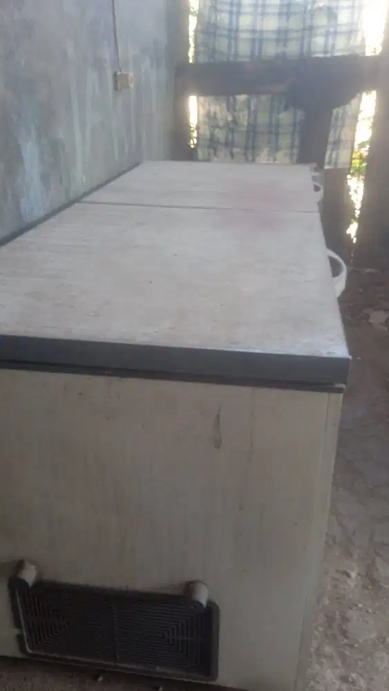 Chest Freezer / Freezer Box Besar Bekas Normal Siap Pakai