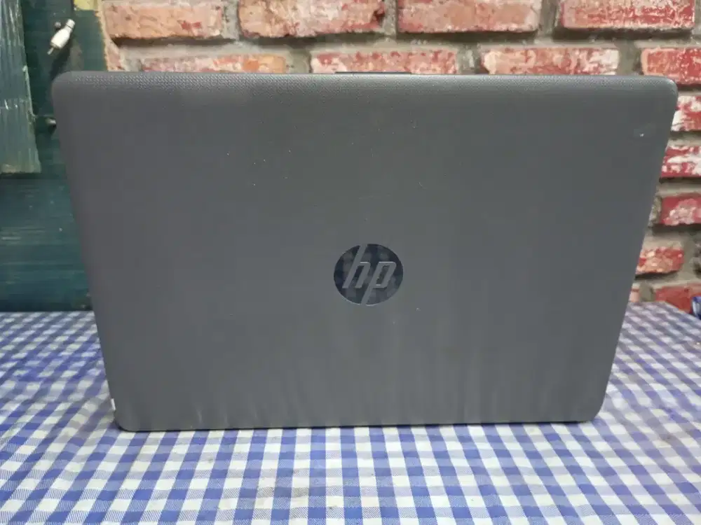 Laptop HP  240 G7