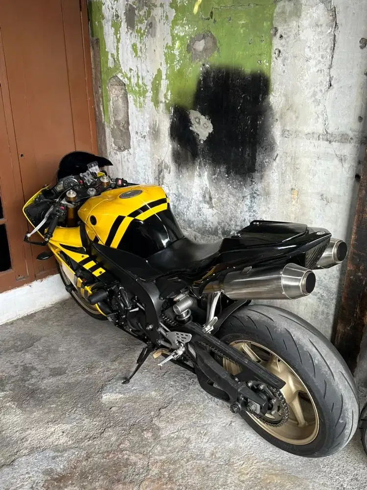 Yamaha R1 anniversary edition