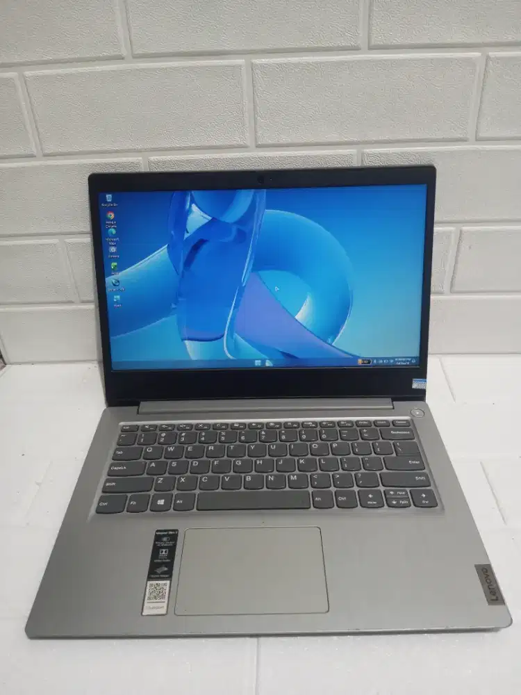 Lenovo Slim 3 AMD 3020e Radeon DDR 8GB SSD 256GB 14 Bazzell  3 jam