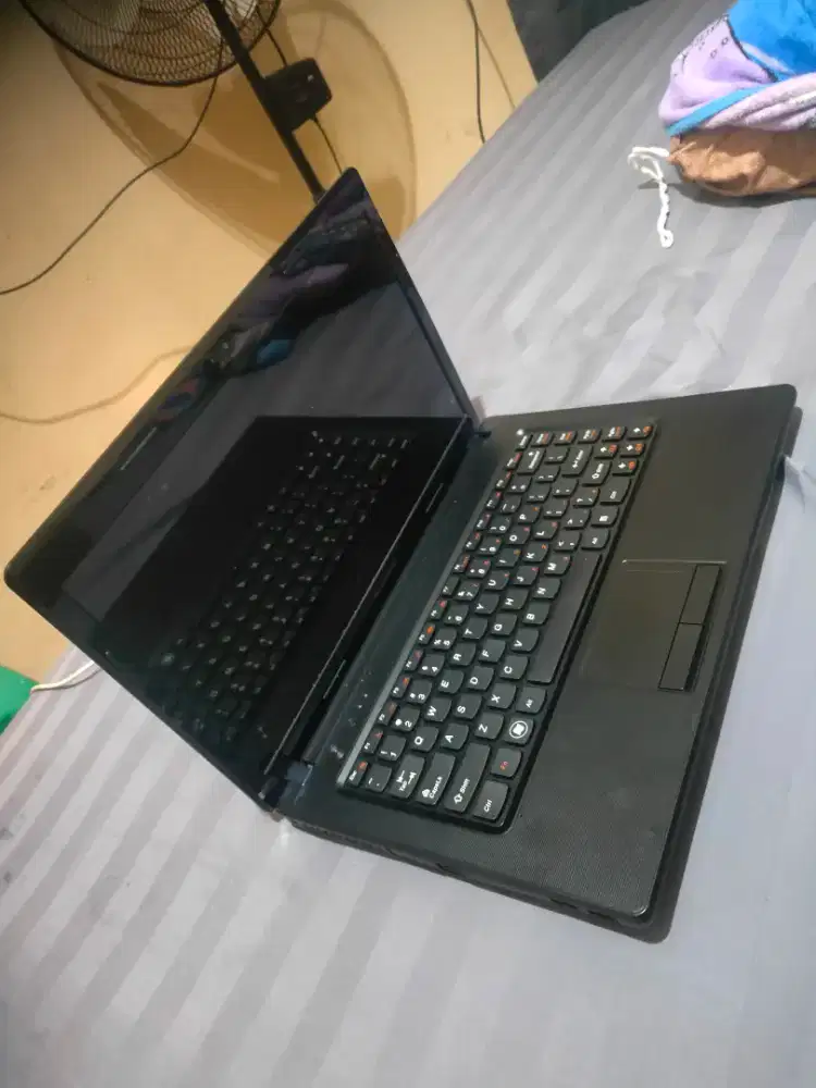 Laptop Lenovo tipe G475